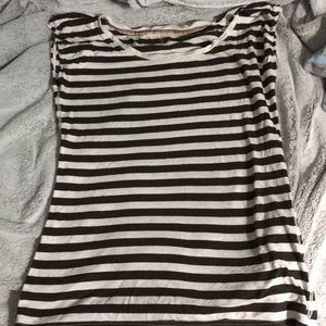 Brown and white stripped gap t shirt